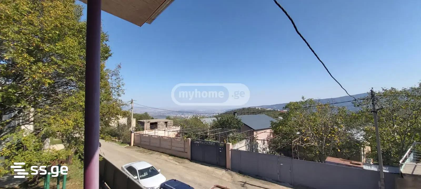 8 Room Private House For Sale view 2