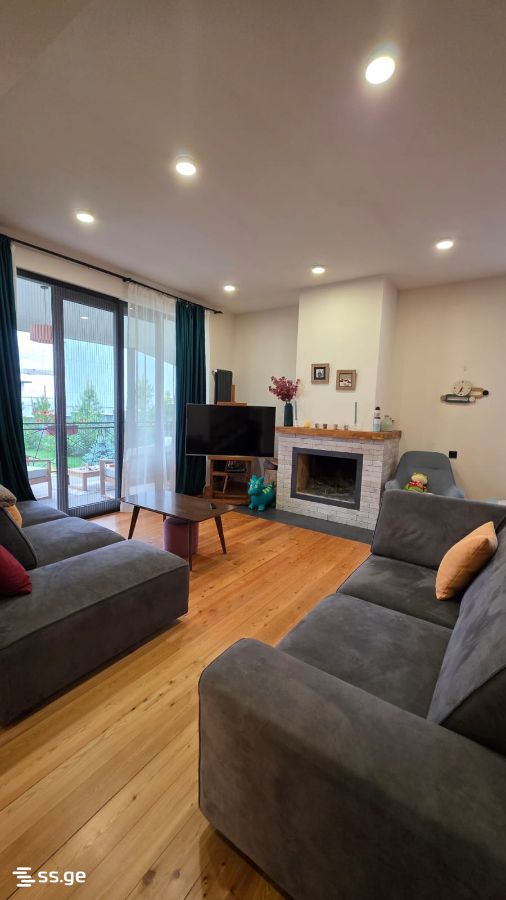 8 Room Private House For Sale view 2