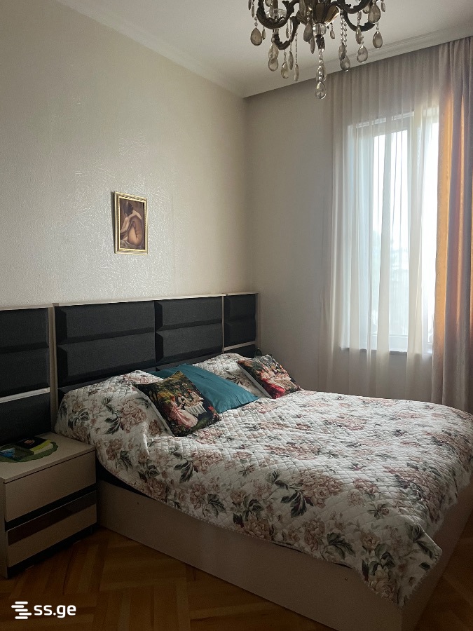 7 Room Private House For Sale view 3