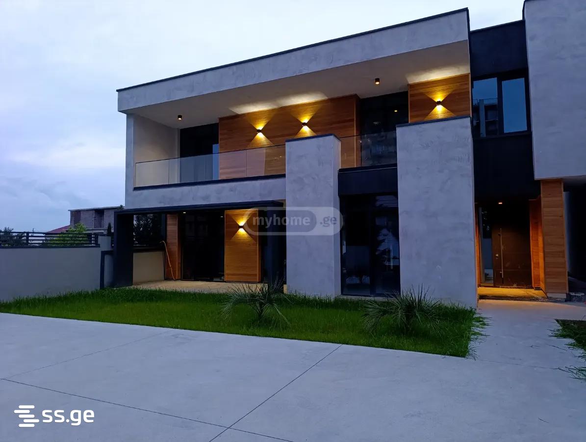 8 Room Private House For Sale view 1