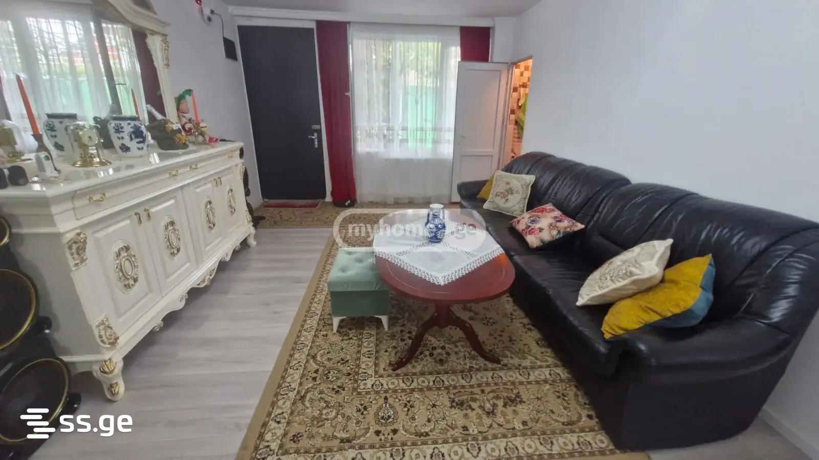 5 Room Private House For Sale view 3