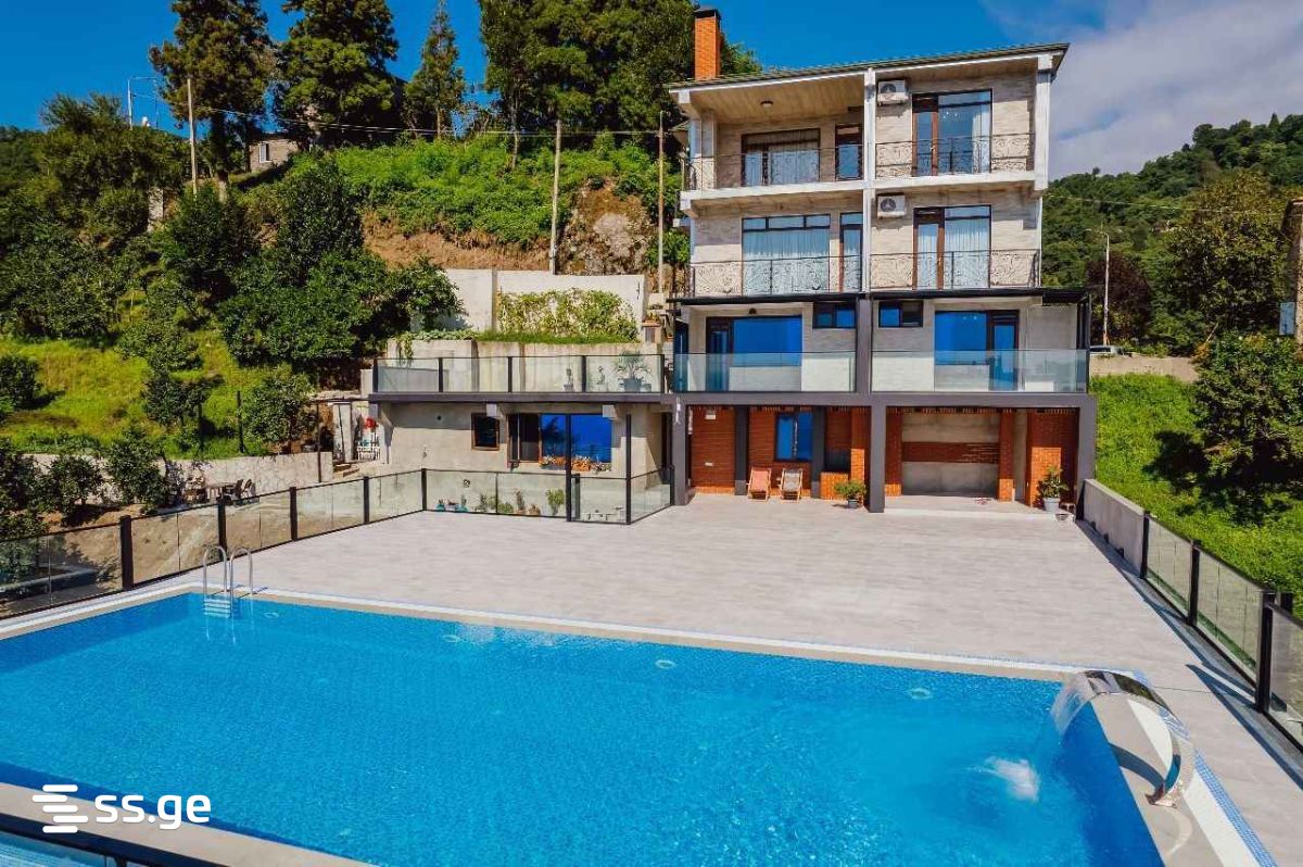 15 Room Summer Cottage For Rent. Makhindjauri view 9