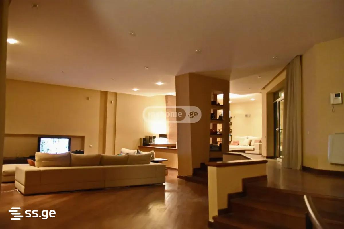 8 Room Private House For Sale view 7