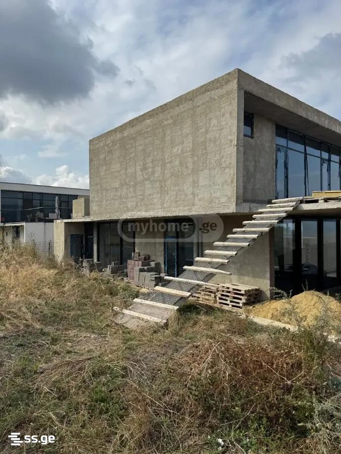 8 Room Private House For Sale view 4