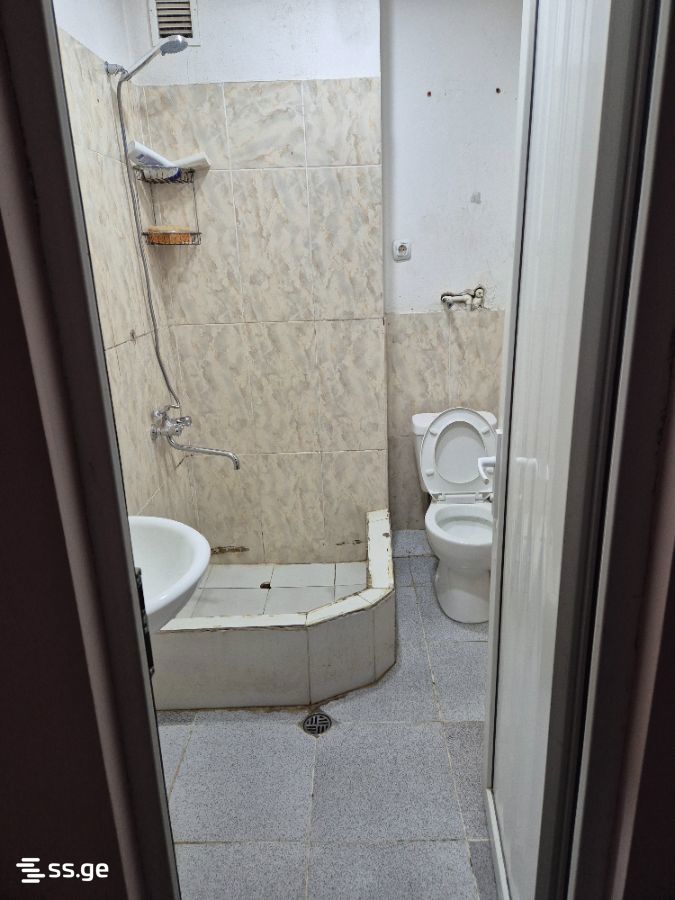 2 Room Flat For Rent. Poti view 4