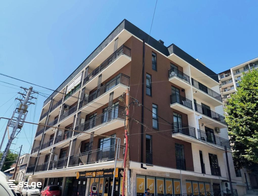 Commercial Space For Sale. Isani view 1