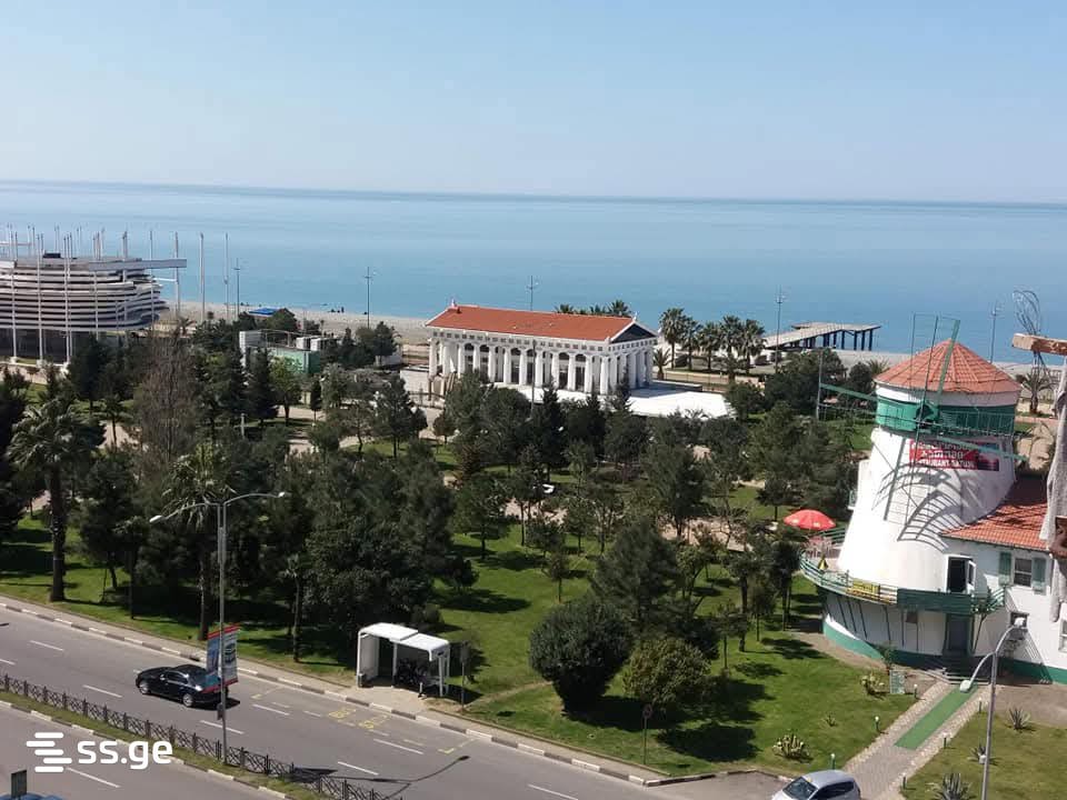 5 room Flat Daily rent. Batumi - Aanzicht 3
