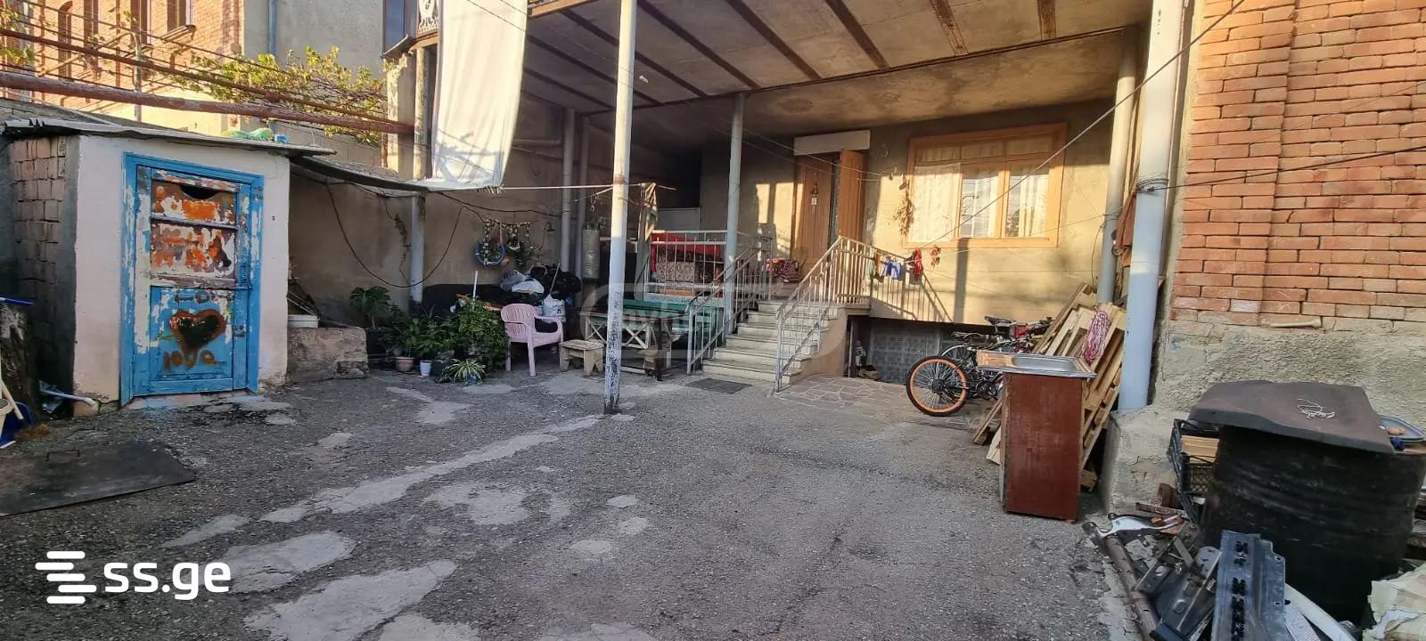 8 Room Private House For Sale view 6