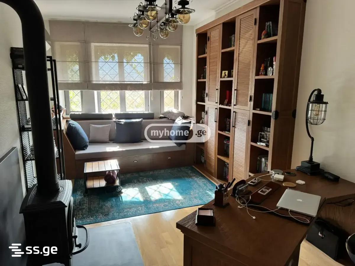 8 Room Private House For Sale view 12