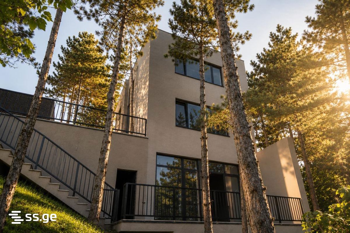 8 Room Private House For Sale, 1 of 4