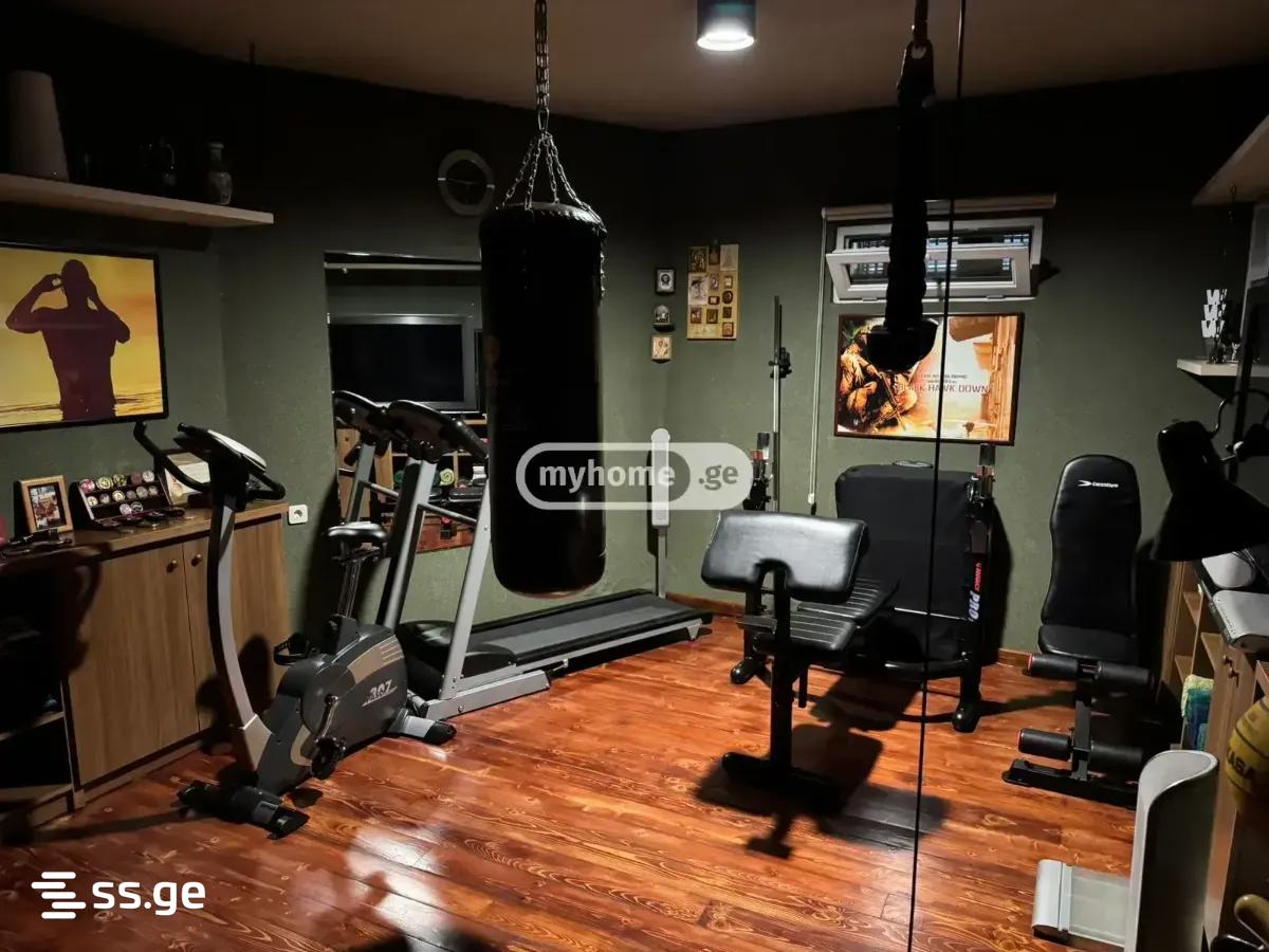 8 Room Private House For Sale view 2