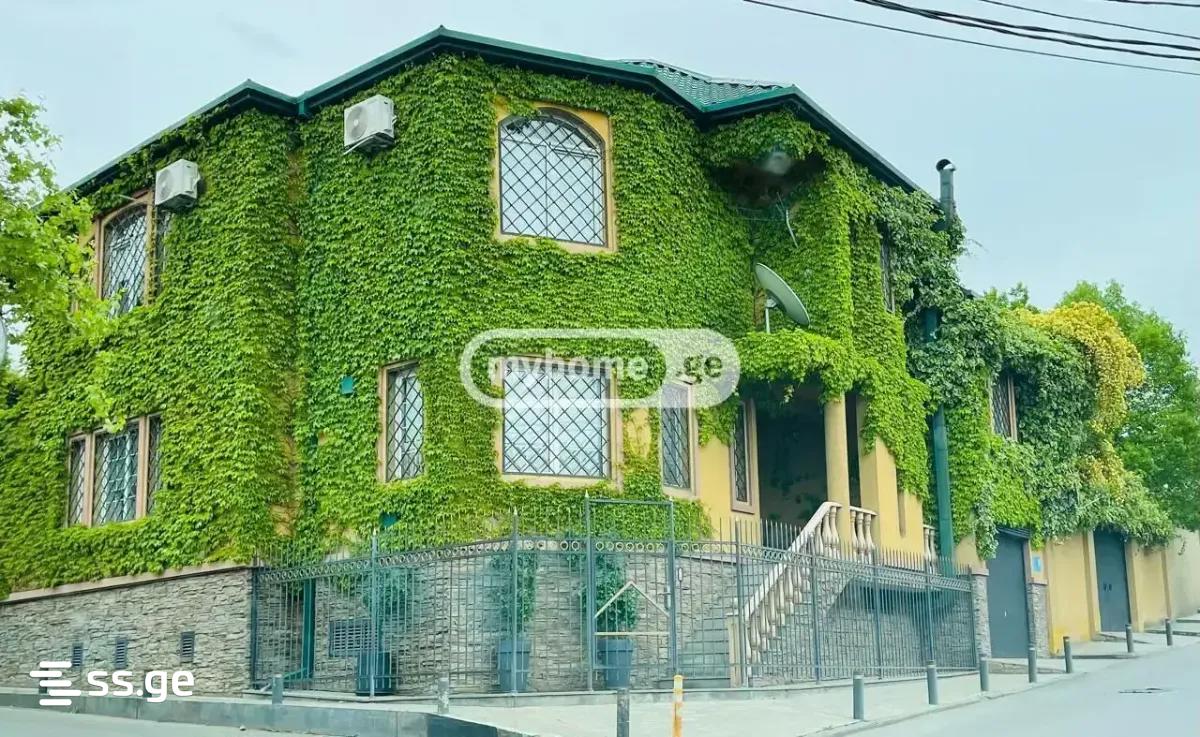 8 Room Private House For Sale view 1