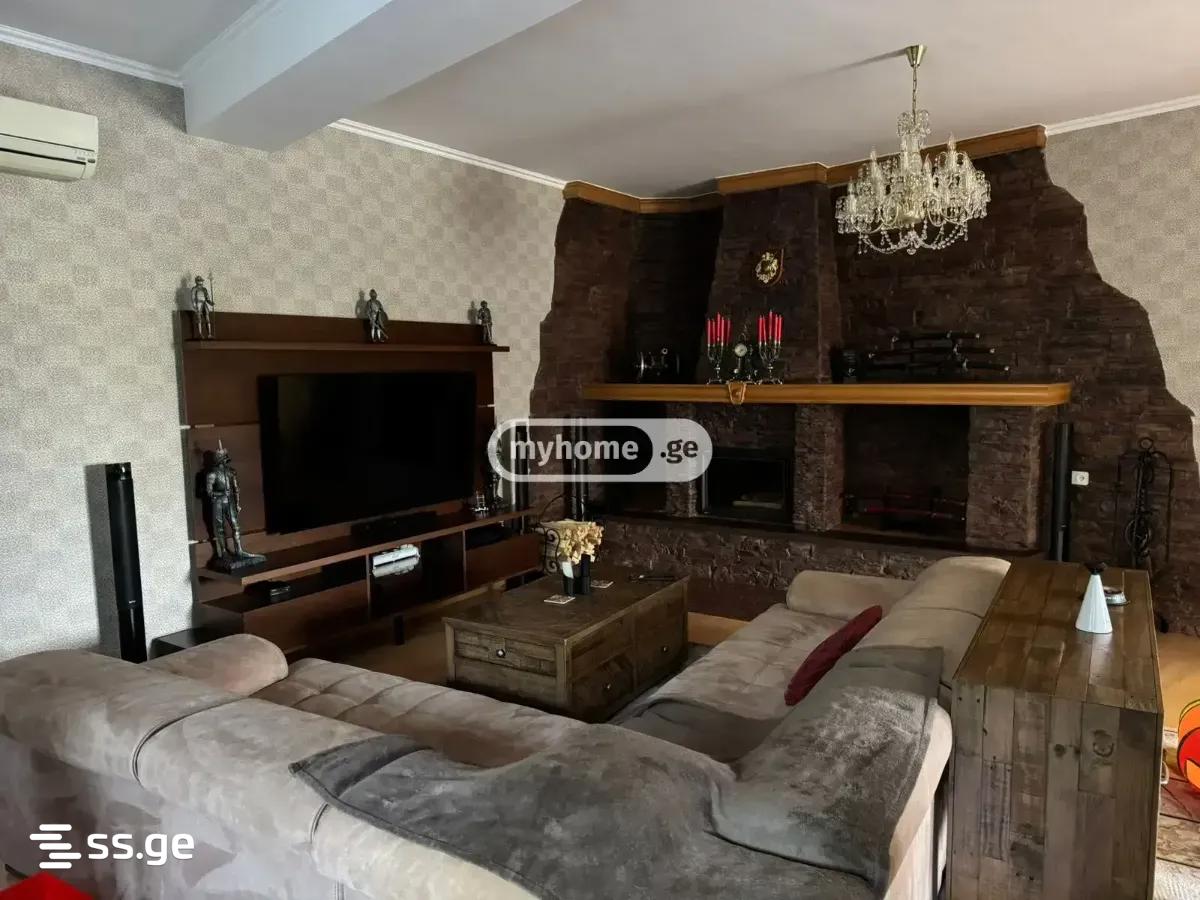 8 Room Private House For Sale view 4