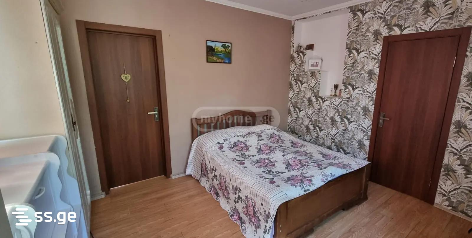 8 Room Private House For Sale view 10