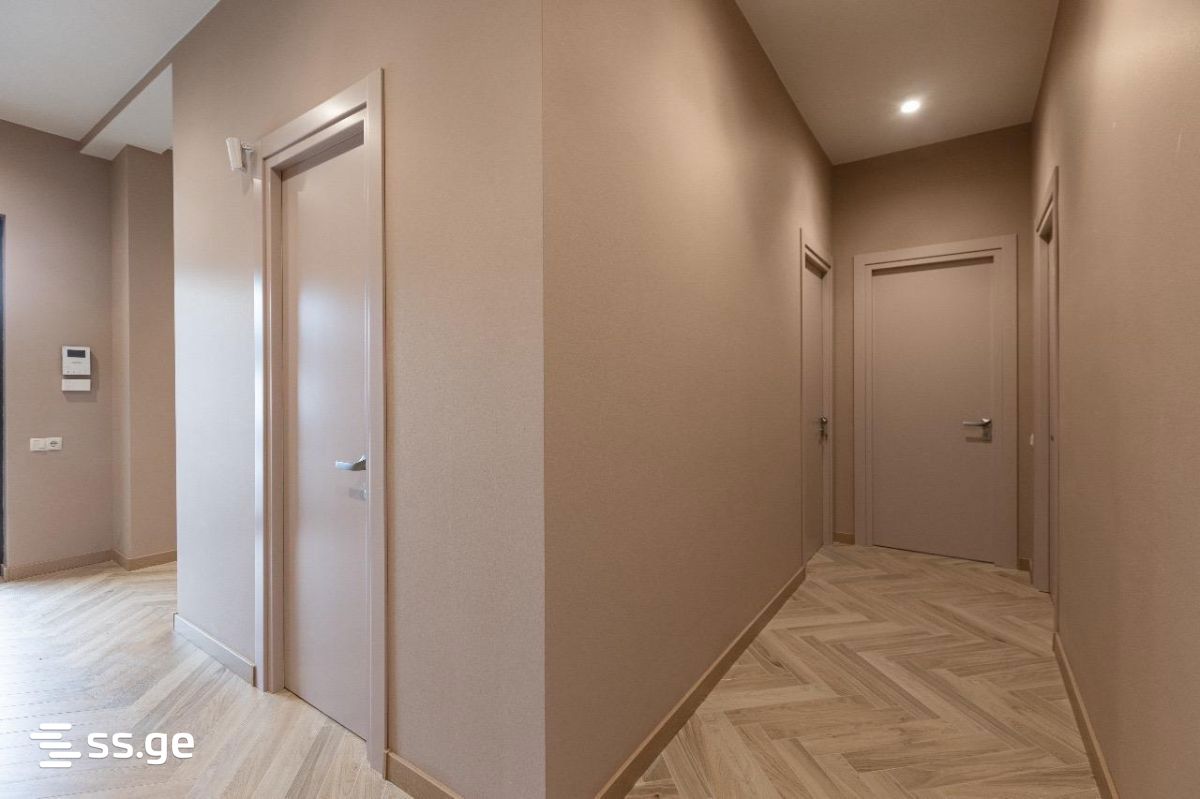 6 Room Private House For Sale view 2