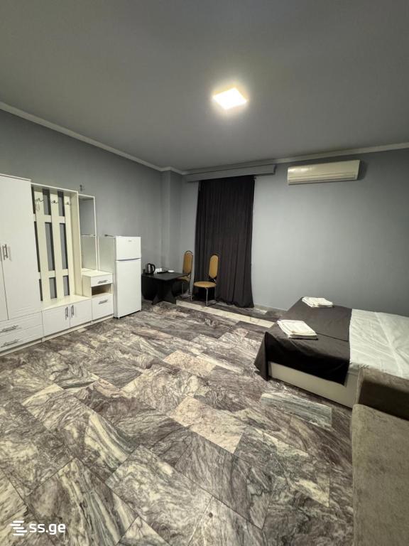 14 Room Hotel For Rent. Digomi view 5