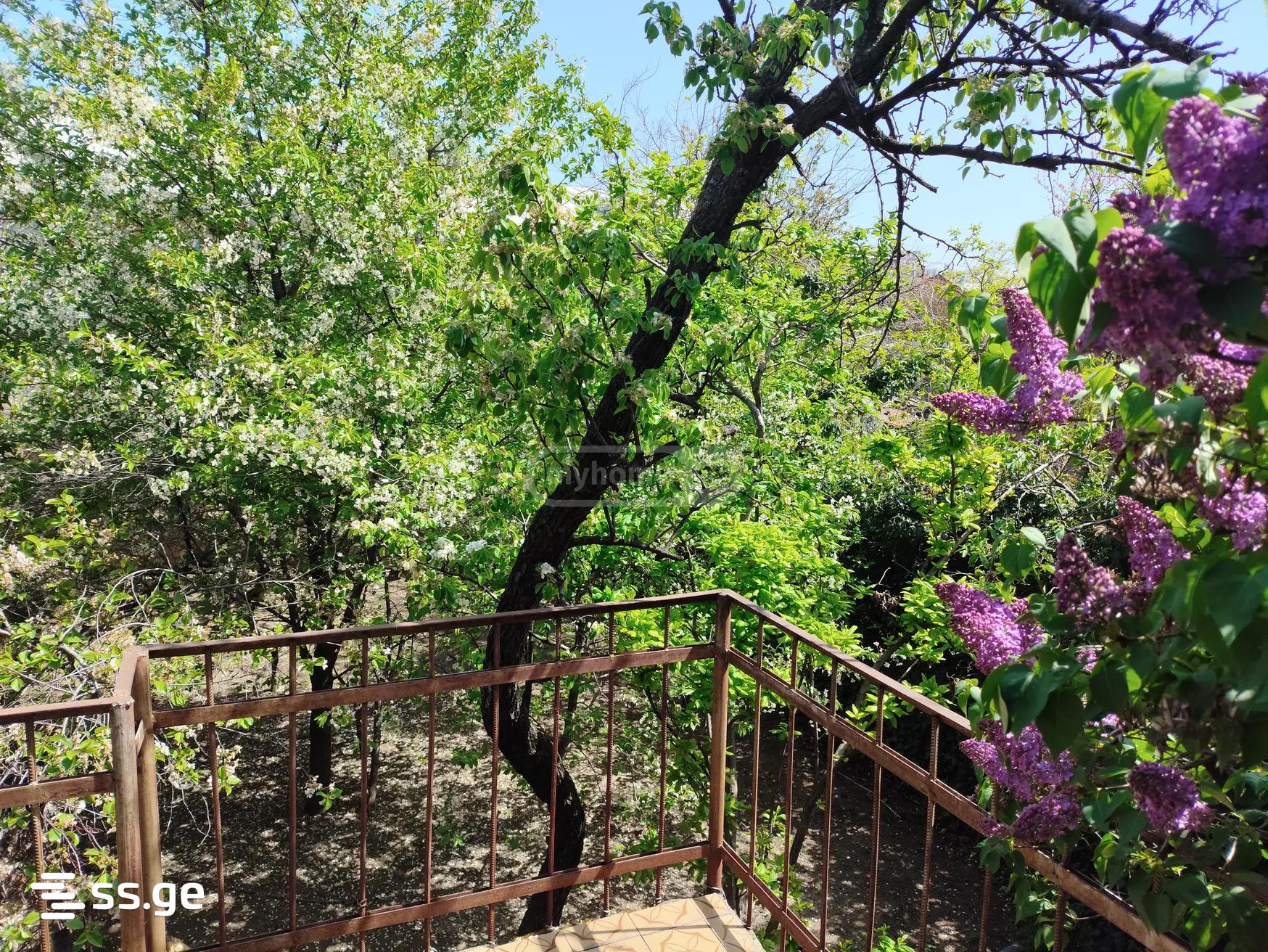 8 Room Private House For Sale view 1