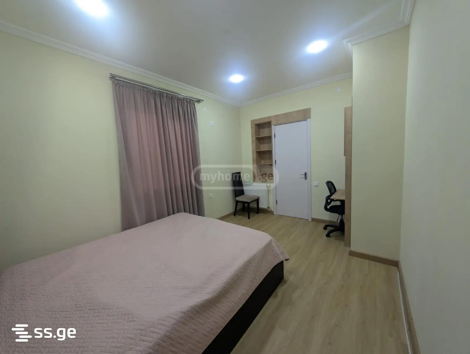 5 Room Private House For Sale view 2