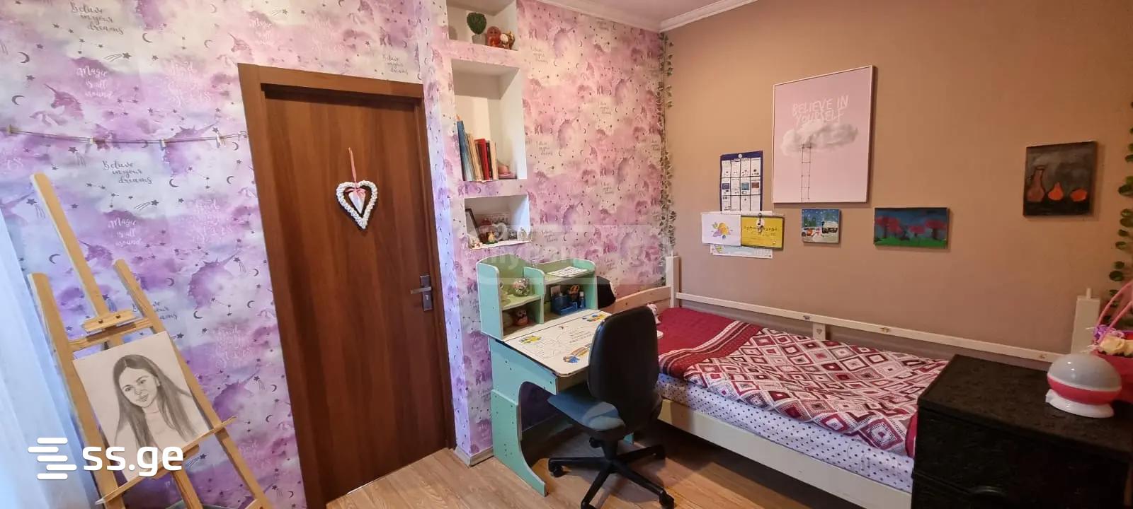 8 Room Private House For Sale view 3
