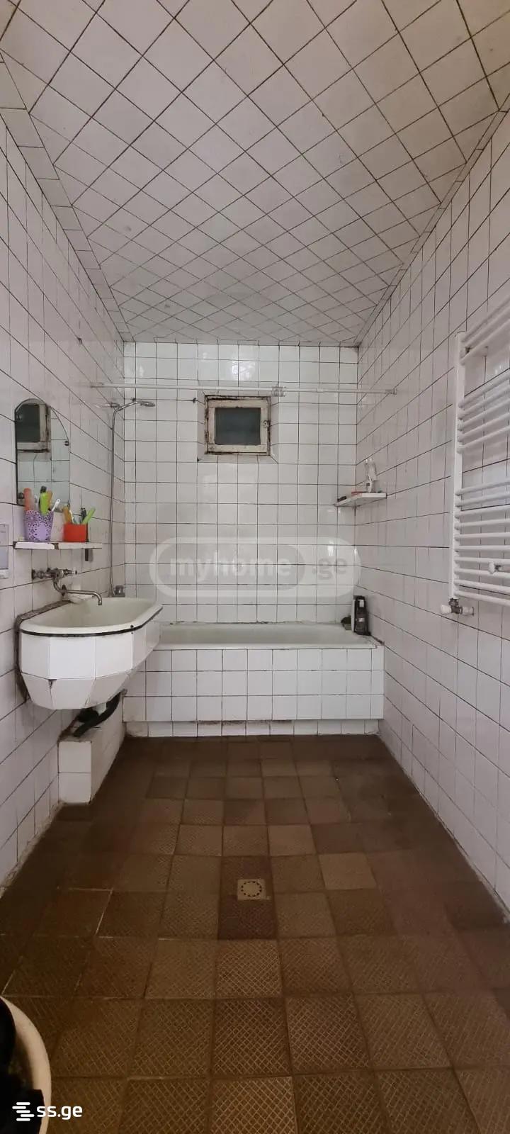 8 Room Private House For Sale view 12