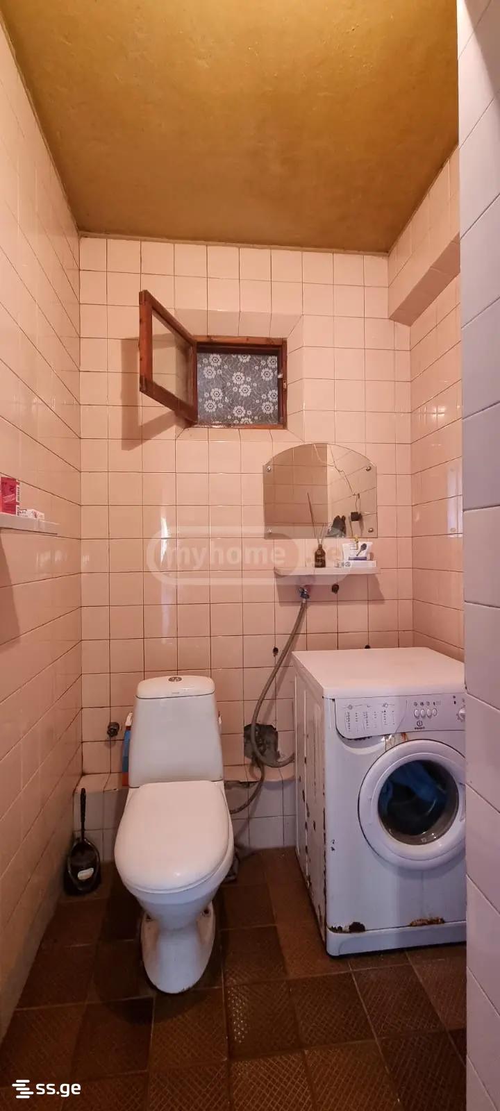 8 Room Private House For Sale view 11