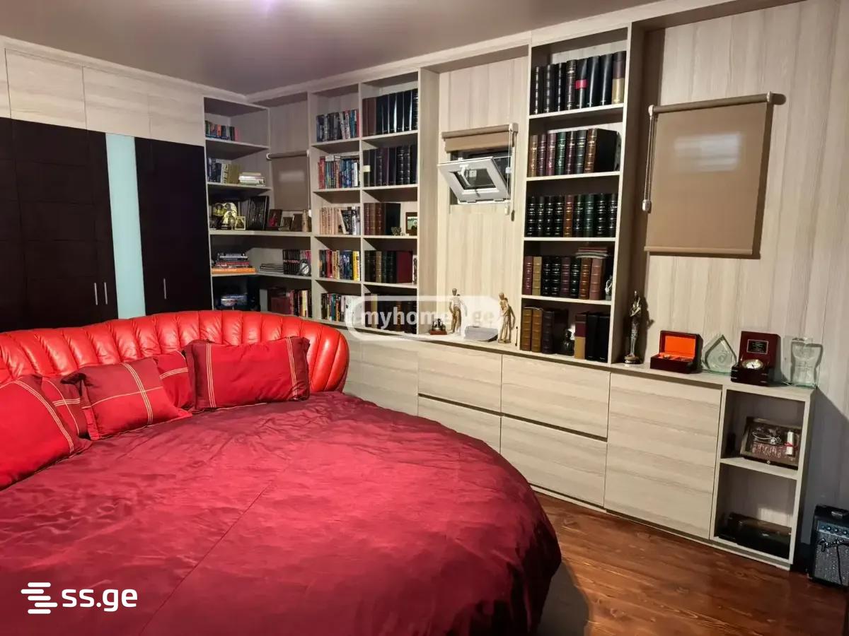 8 Room Private House For Sale view 10