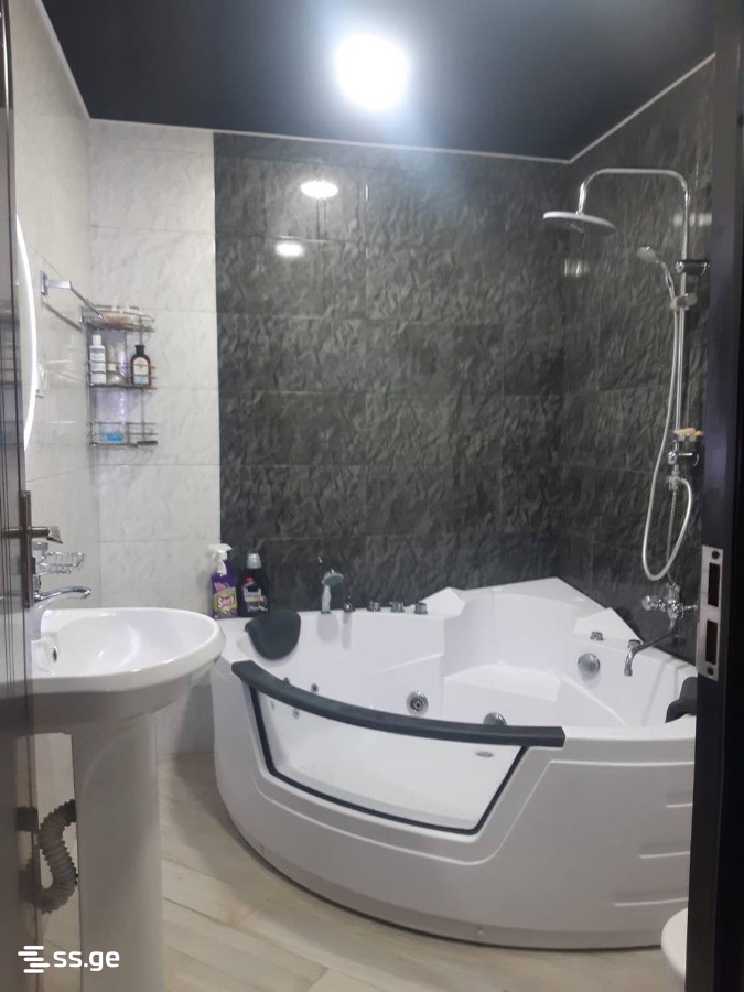 4 Room Private House For Rent. Batumi view 11