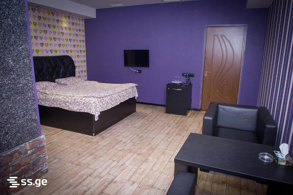 13 Room Hotel For Rent. Varketili view 5