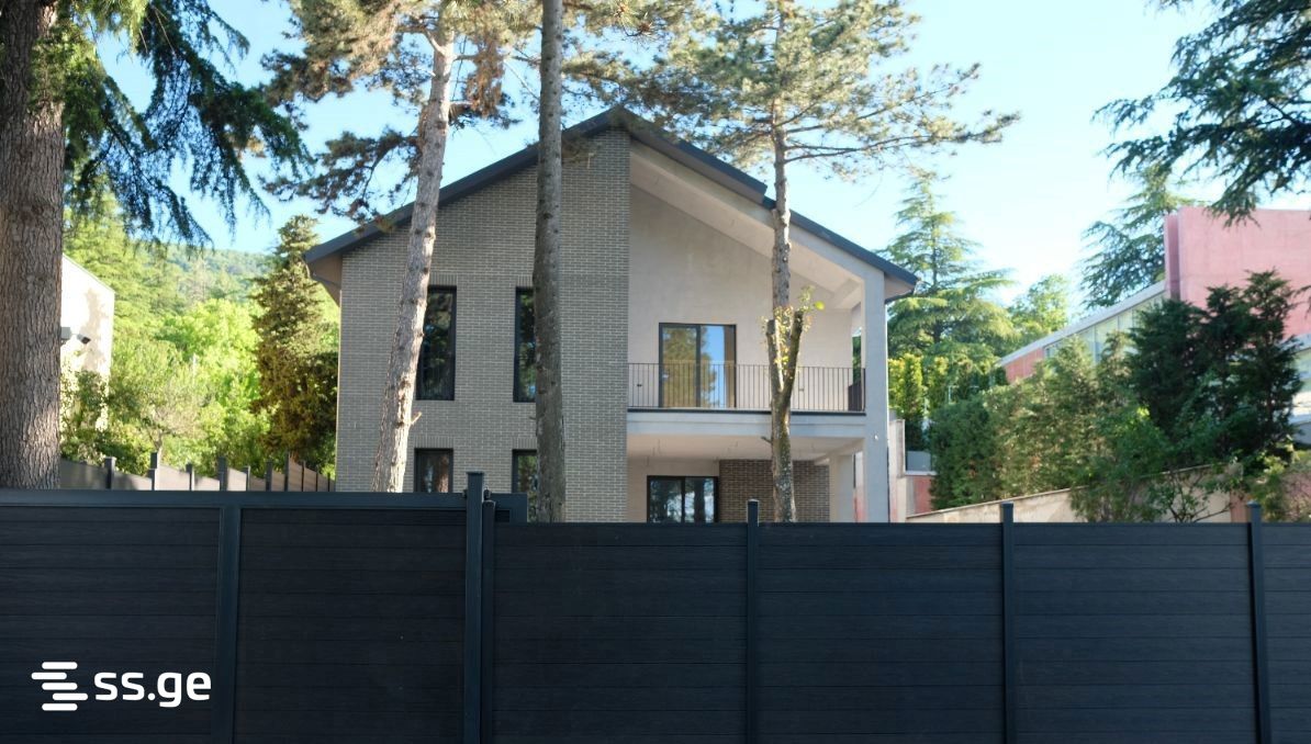 8 Room Private House For Sale view 37