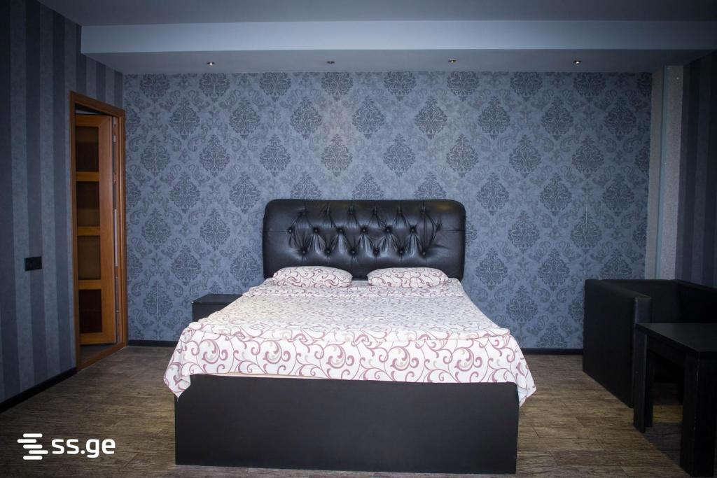 13 Room Hotel For Rent. Varketili view 4