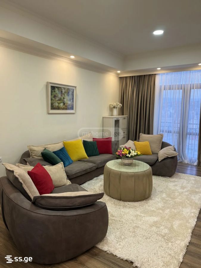5 room Flat For Rent. Saburtalo - Aanzicht 2