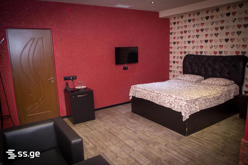 13 Room Hotel For Rent. Varketili view 1