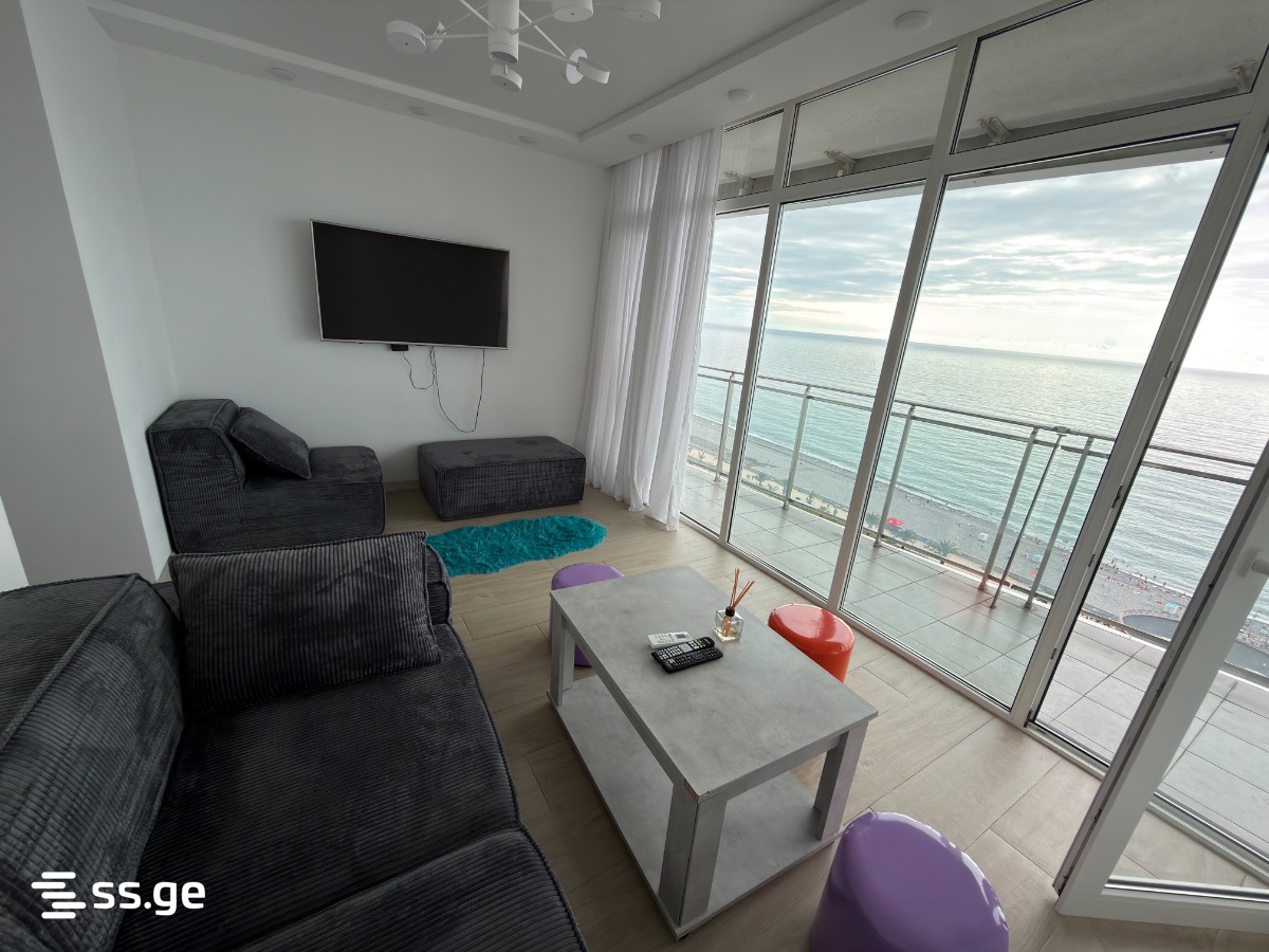 3 Room Flat Daily Rent. Batumi, 1 of 4