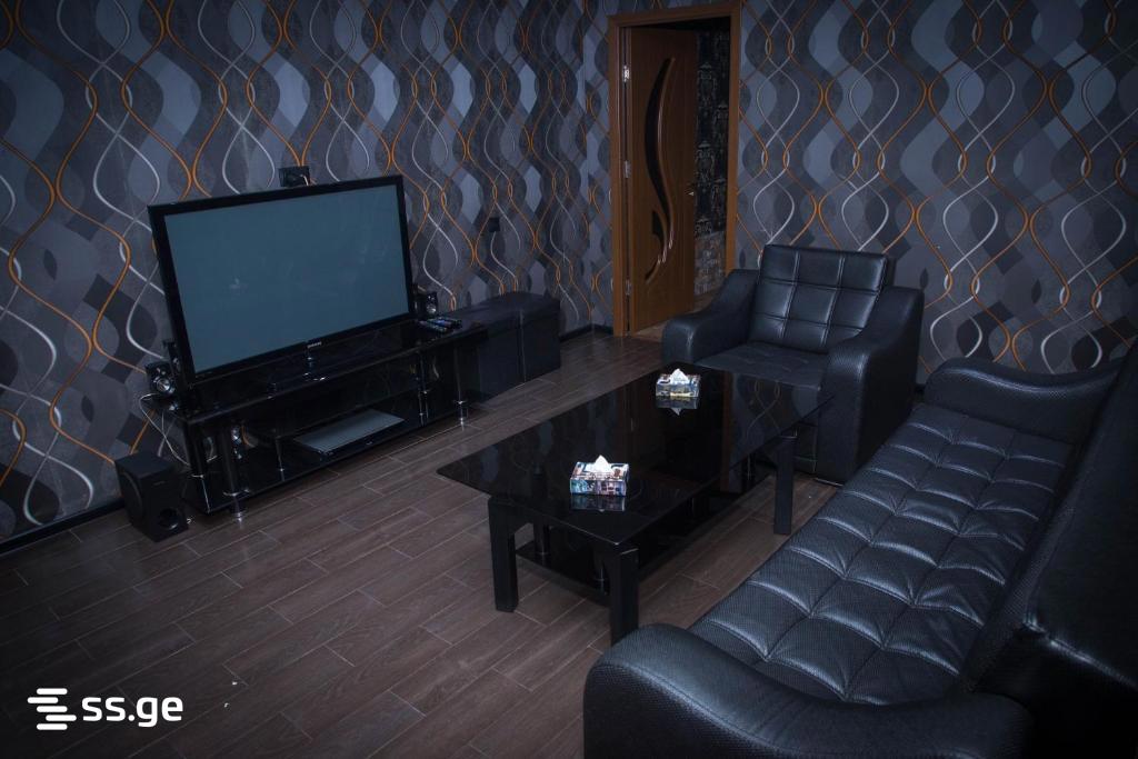 13 Room Hotel For Rent. Varketili view 6