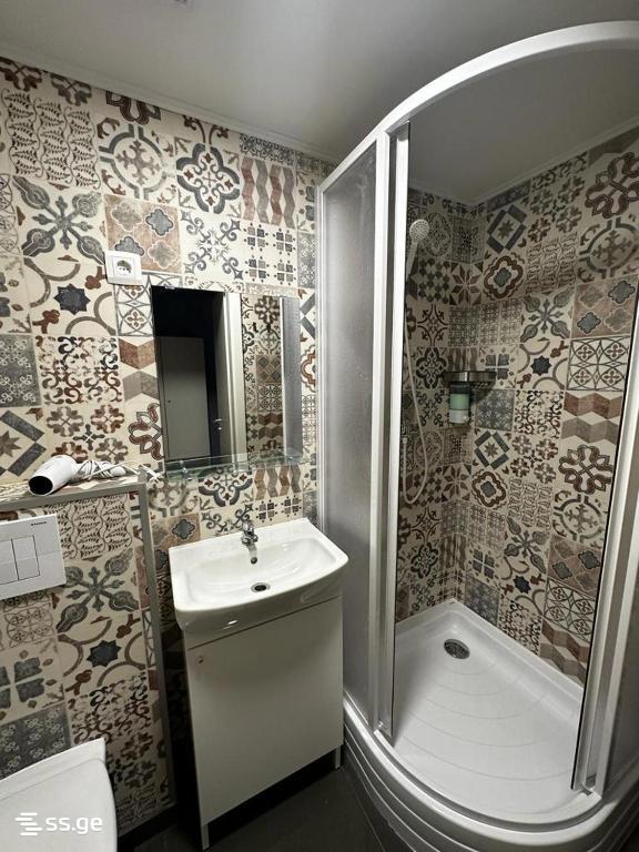 24 Room Hotel For Rent. Didube view 9
