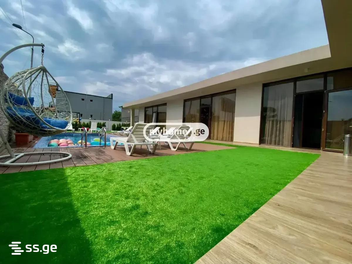 10 Room Private House Daily Rent. Batumi view 2