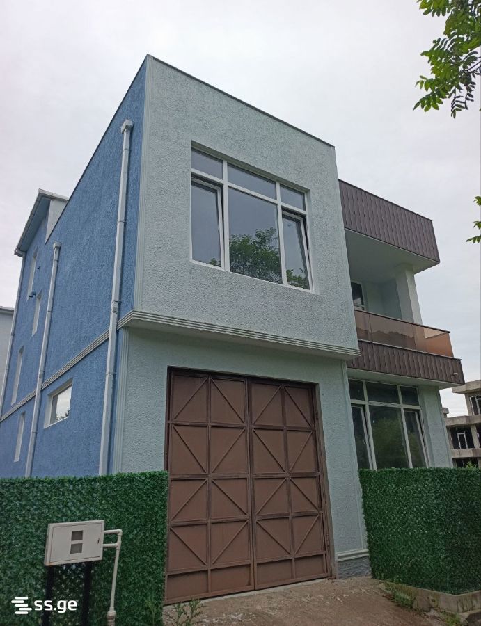 6 Room Private House For Sale view 3