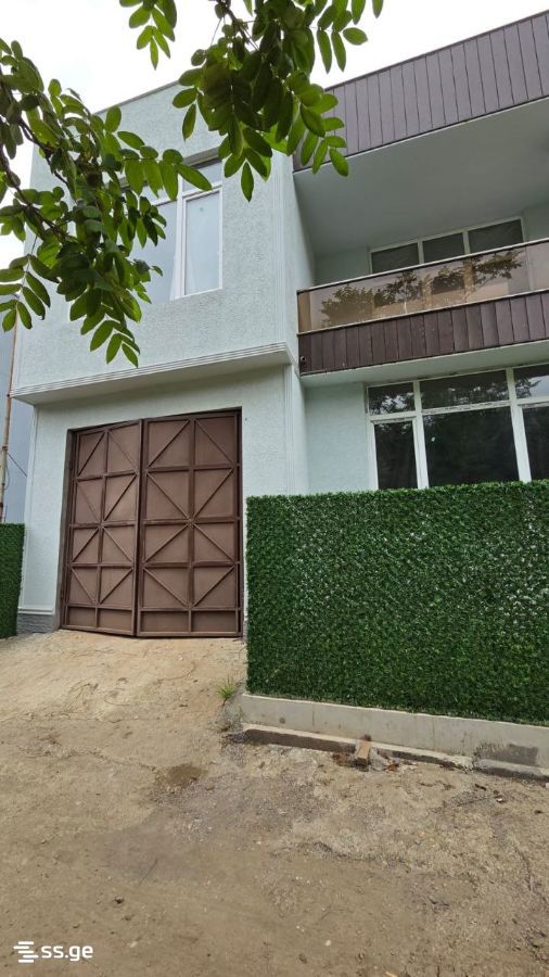 6 Room Private House For Sale view 2