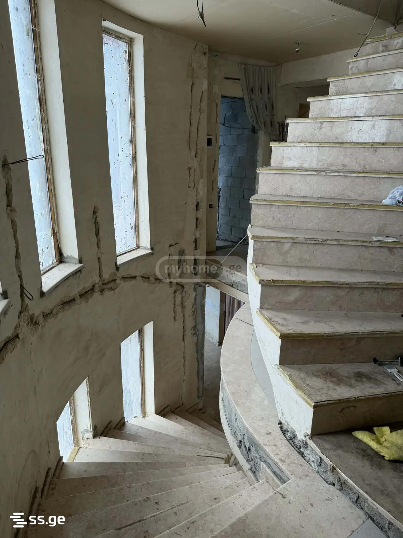 10 Room Private House For Sale view 8
