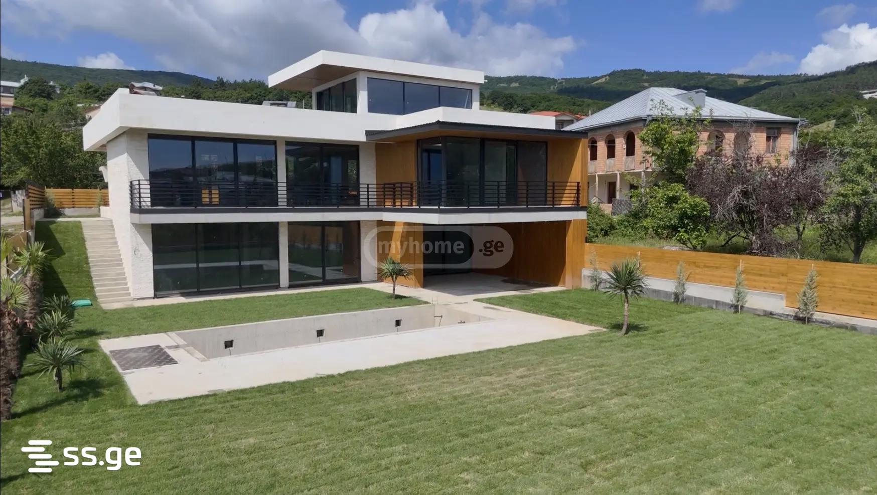 10 Room Private House For Sale view 5