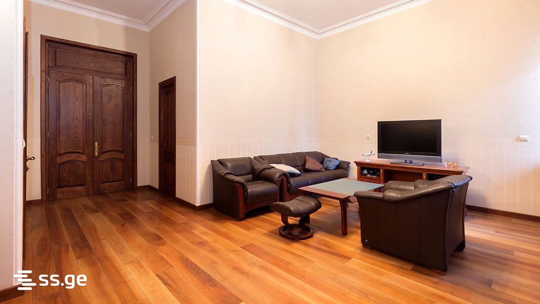 10 Room Private House For Sale view 4