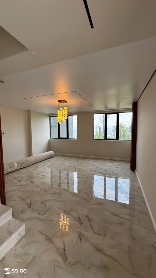 5 Room Private House For Sale view 2