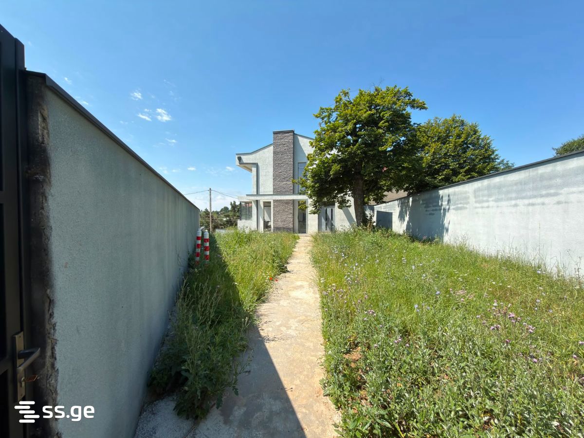 7 Room Private House For Sale view 2