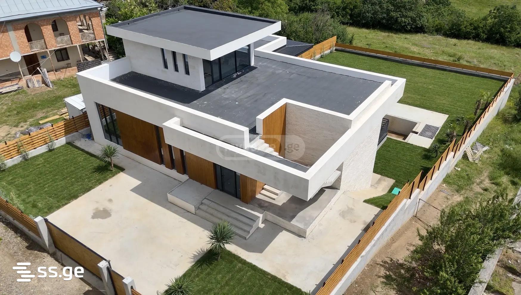 10 Room Private House For Sale view 2