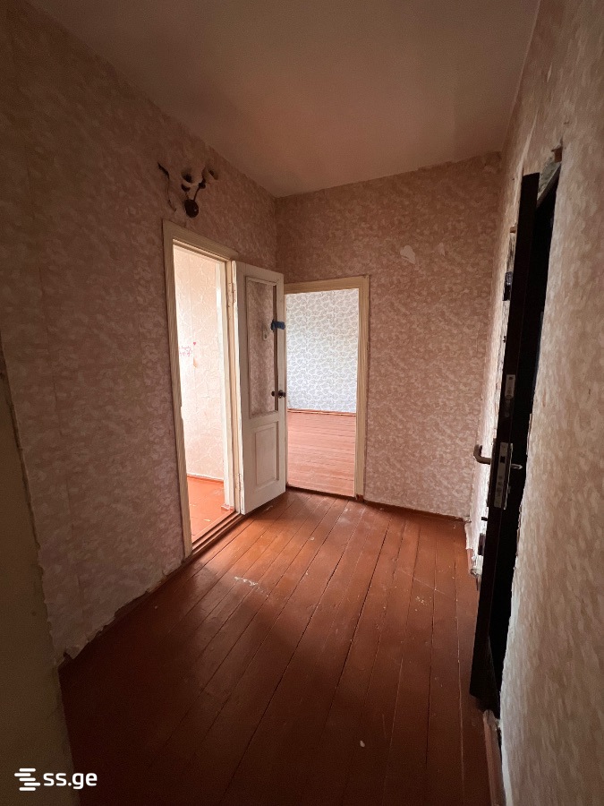 3 Room Flat For Sale view 2