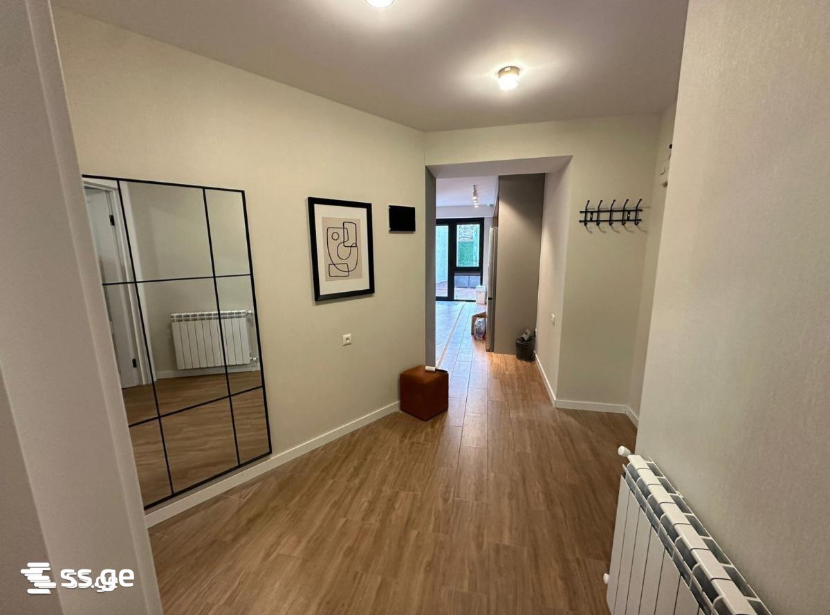 3 room Flat For Rent. Vake - Altro