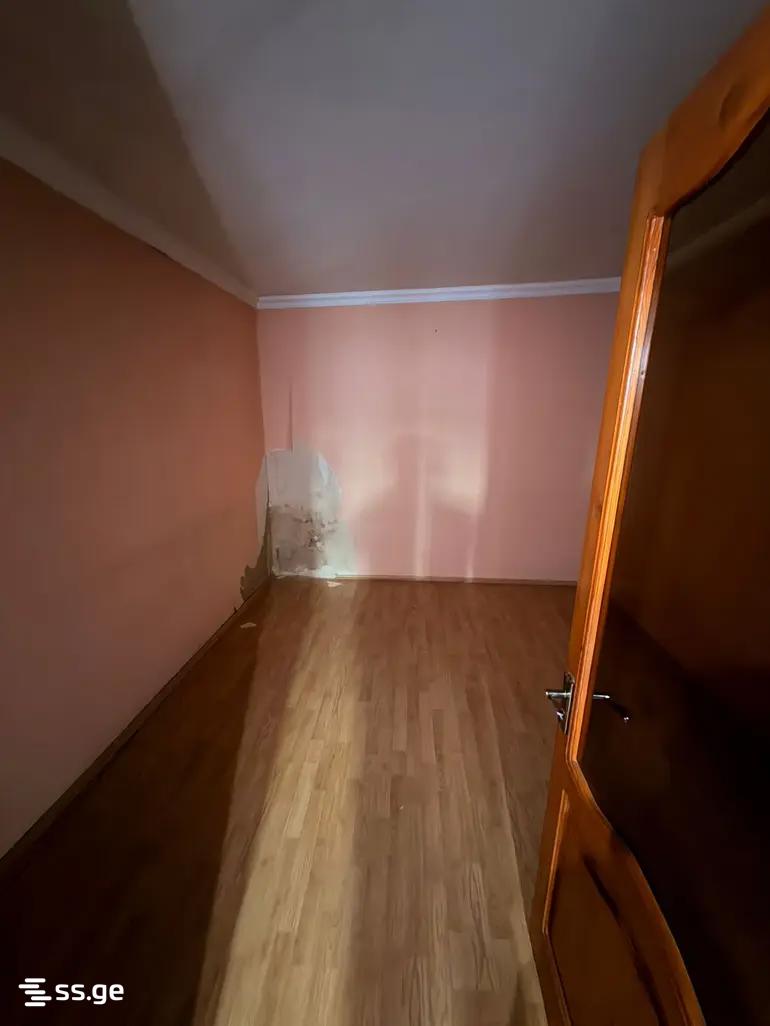 5 Room Private House For Sale view 3