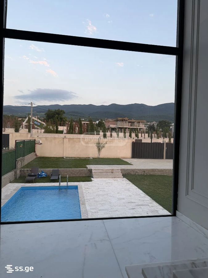 7 Room Private House For Sale view 2