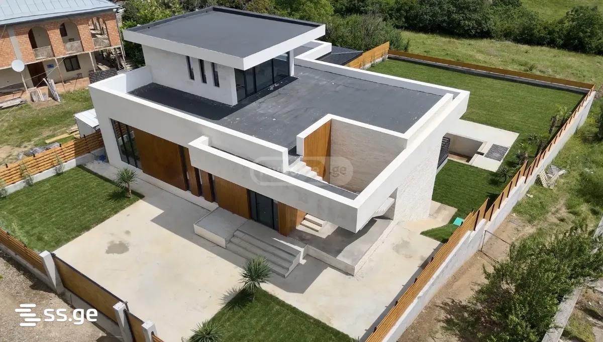 10 Room Private House For Sale view 3