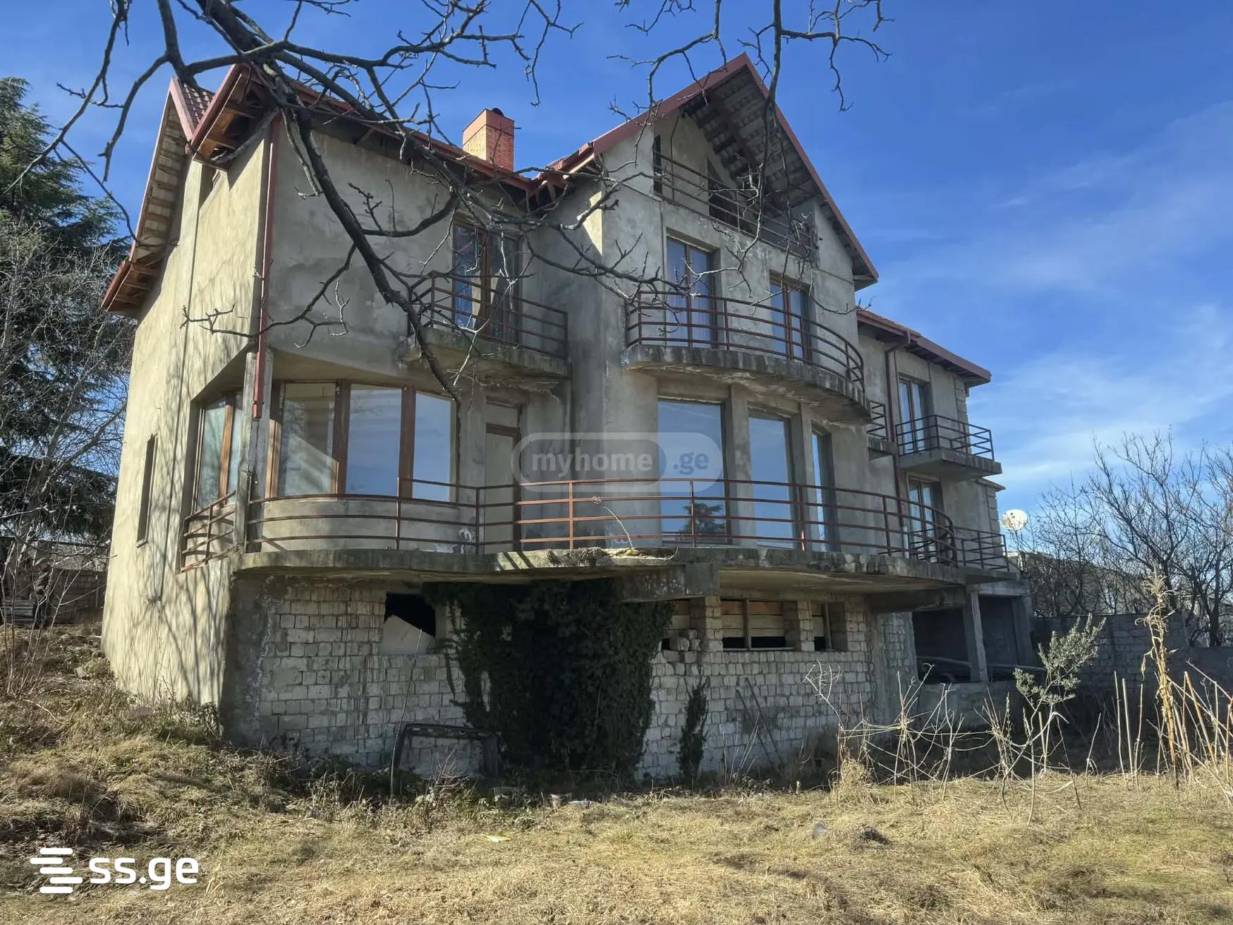 10 Room Private House For Sale view 1